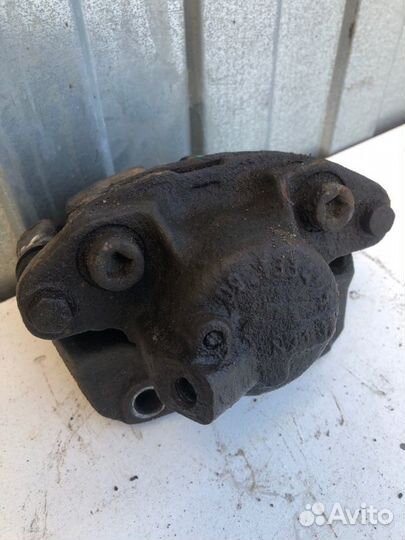 Суппорт тормозной передний левый Renault Logan