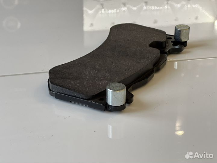 Передние тормозные колодки Mercedes E63S AMG W213