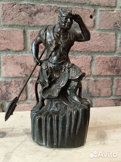 Старинная бронзовая статуэтка