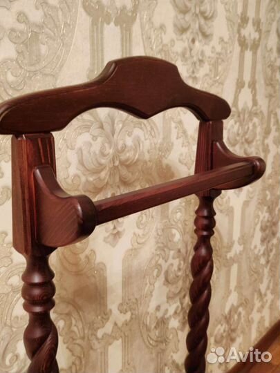 Вешалка напольная. Деревянная