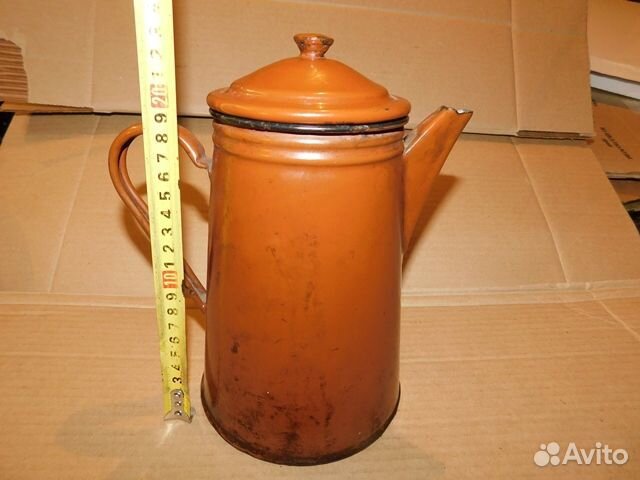 Антикварный, эмалированный кофейник СССР в интерье