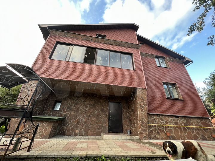 Дом 319,4 м² на участке 54 сот.