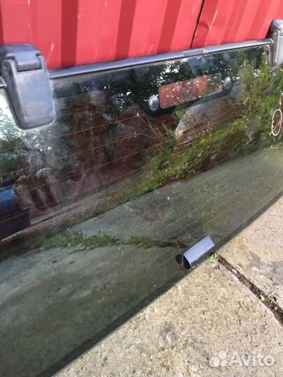 Стекло багажника Nissan Pathfinder 2 R50 Terrano