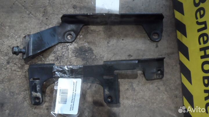 Кронштейн электропроводки двигателя Scania R420 1