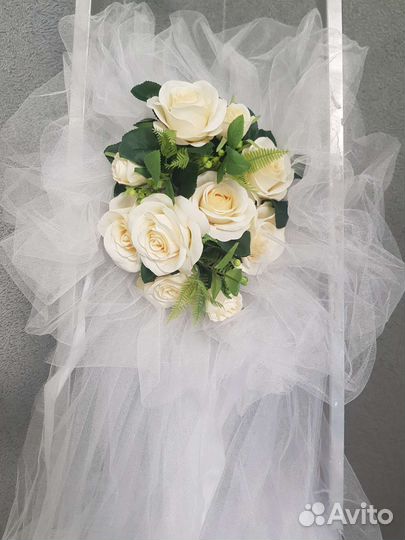 Свадебное украшение на машину