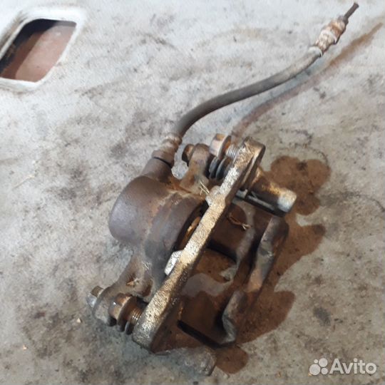 Суппорт левый задние Мицубиси Лансер 9