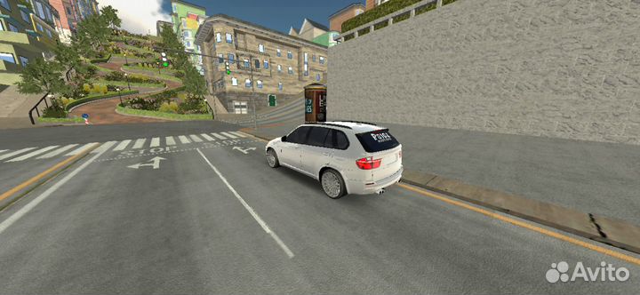 Машина в кар паркинг