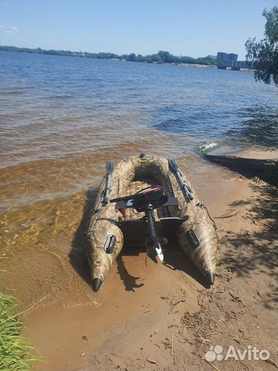 Лодка с мотором