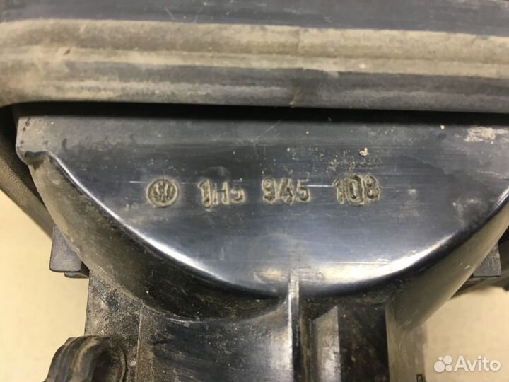 Фонарь задний внутренний правый Golf III/Vento 199