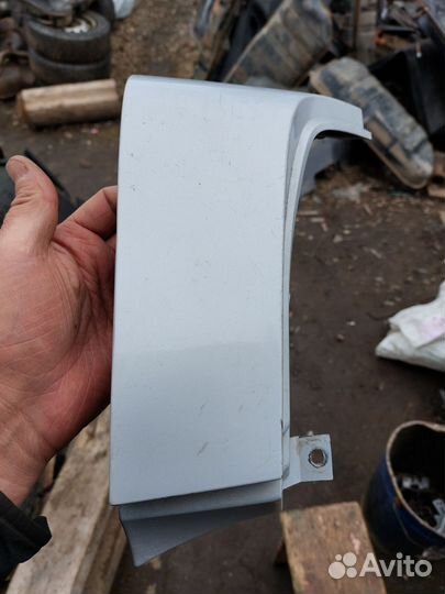 Задняя левая ресничка Ниссан Примера Р12