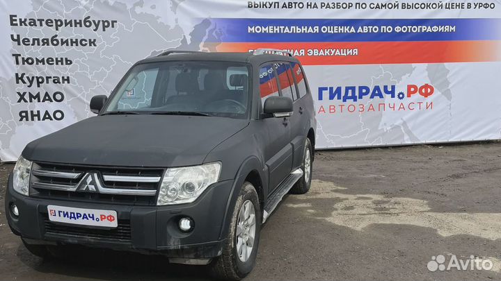 Обшивка двери багажника нижняя Mitsubishi Pajero (V90) 7225A009XA
