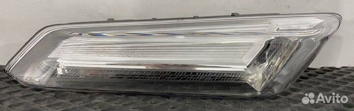 Поворотник левый Volvo FH5 84389663