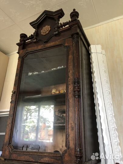 Антикварные шкафы. Витрины