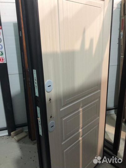 Дверь металлическая с терморазрывом в наличии