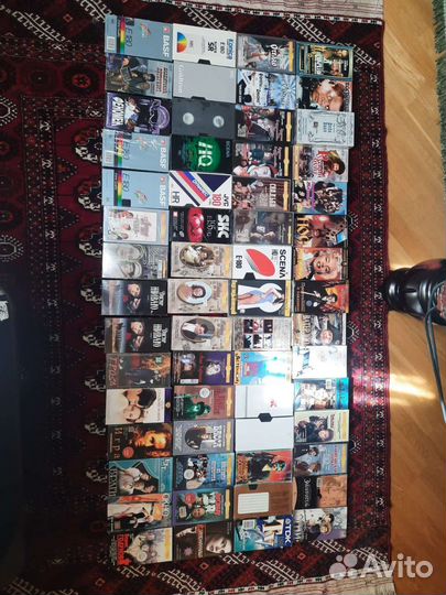 Видео кассеты с фильмами разных жанров