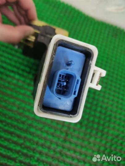 Замок двери передней левой Mitsubishi Space Star