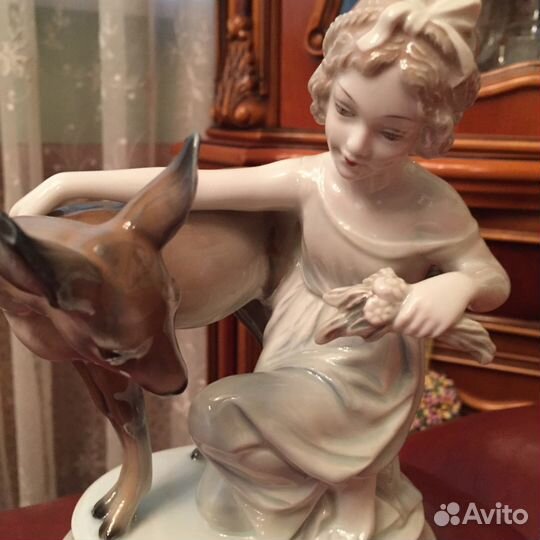 Статуэтка. Германия Rosenthal девочка С косулей