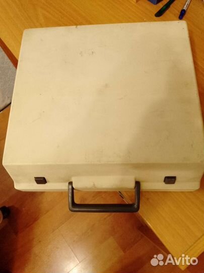 Портативная печатная пишущая машинка Unis de luxe