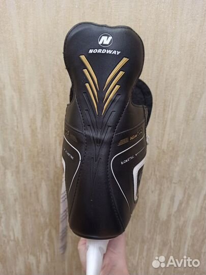 Коньки хоккейные