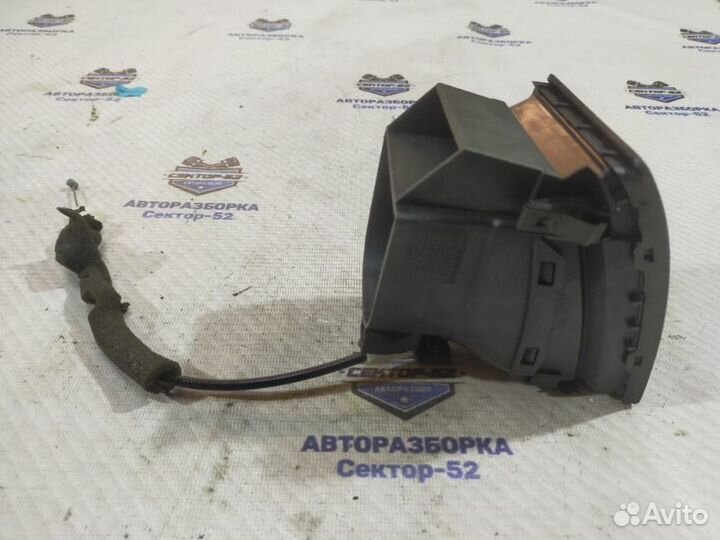 Дефлектор воздушный правый Volkswagen Touareg 1