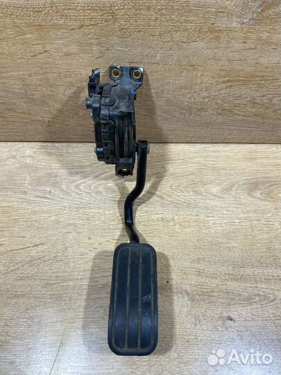 Педаль газа Volkswagen Sharan 300937