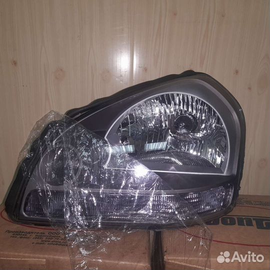 Фара Hyundai Tucson 2008г