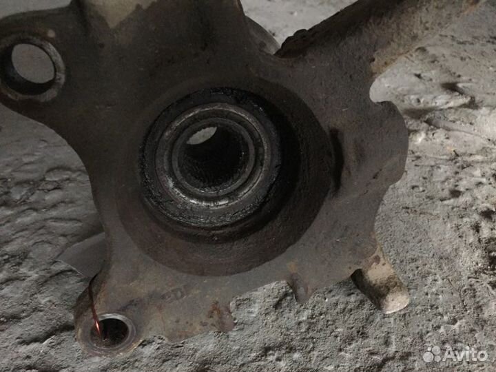 Кулак поворотный передний правый Volkswagen