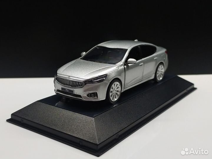 1:43 Kia K7 Silver