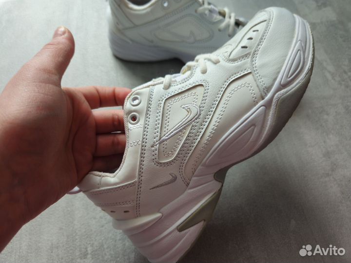 Кроссовки женские