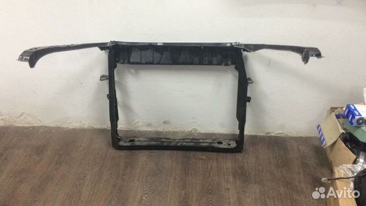 Рамка радиатора передняя Toyota Noah AZR60