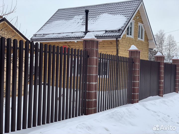 Забор из евроштакетника