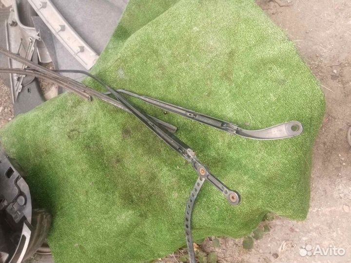 Поводок дворников передний Renault Scenic 2