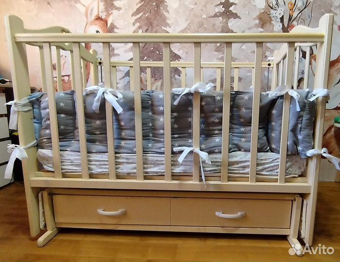 Детская кровать с маятником