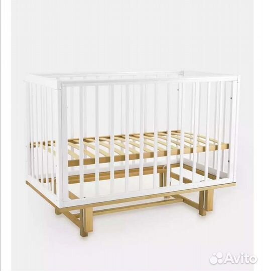 Детская кроватка с маятником новая