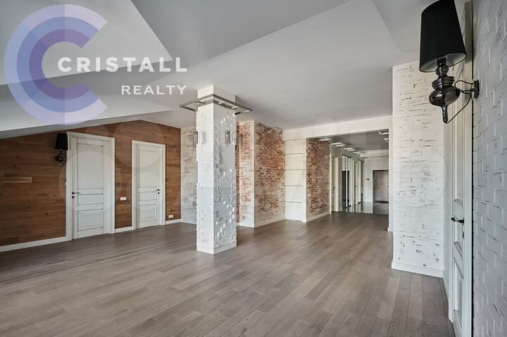 7-к. квартира, 300 м², 6/10 эт.