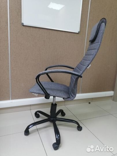 Офисное кресло руководителя
