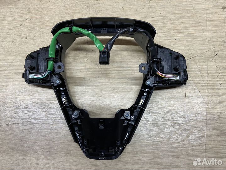 Блок кнопок руля Toyota Camry 75