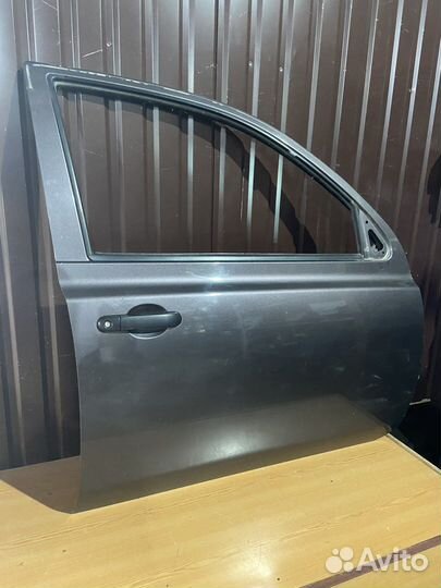 Дверь передняя правая nissan march AK12