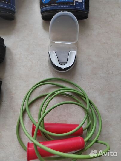 Боксерские перчатки и шлем детские