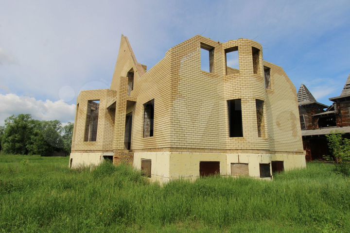 Дом 389 м² на участке 7 сот.