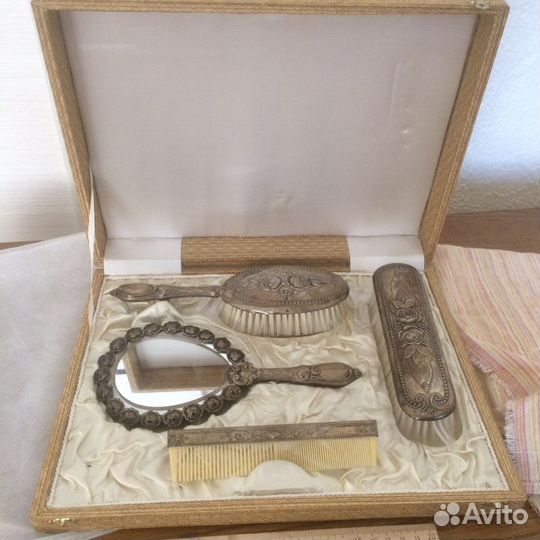 Серебряный будуарный гарнитур