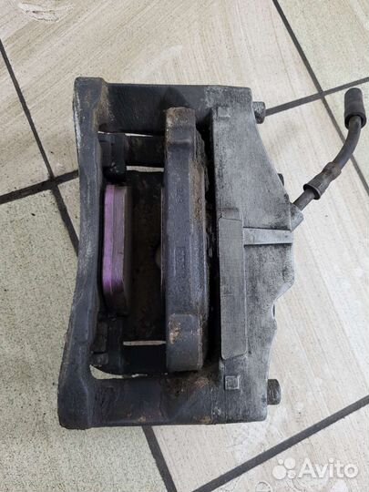 Суппорт тормозной передний левый volvo xc90