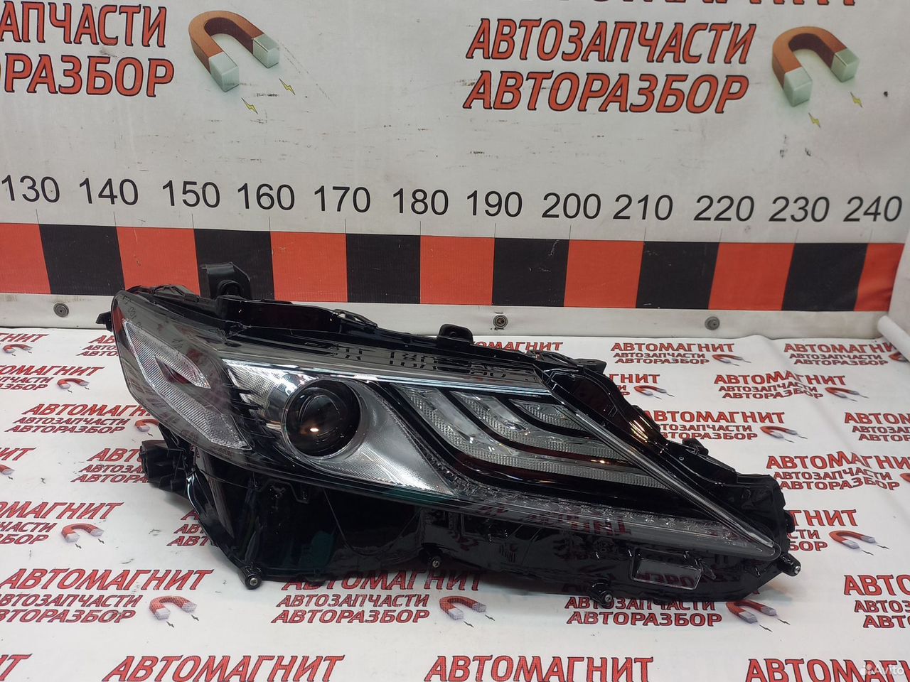 Фара передняя правая Тойота Камри 70