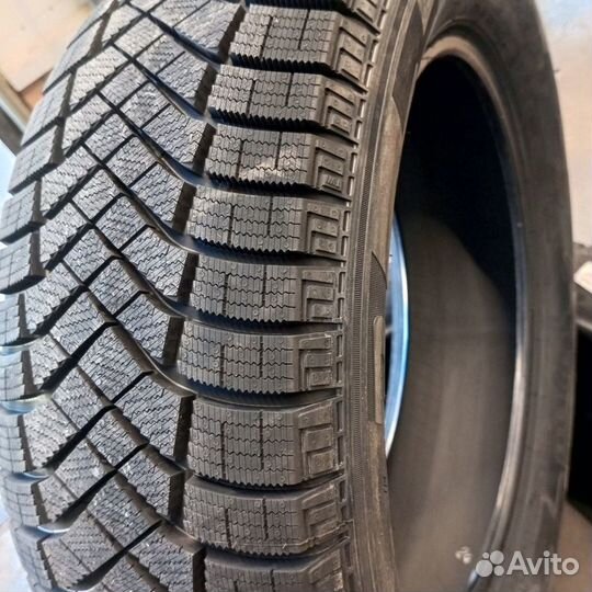 Pirelli Ice Zero FR 225/60 R18 104T