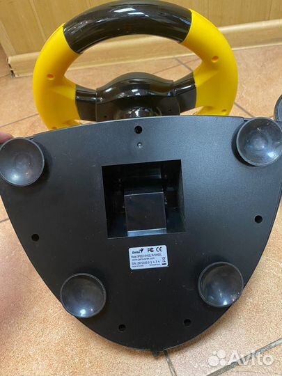 Игровой руль с педалями Genius Speed Wheel RV