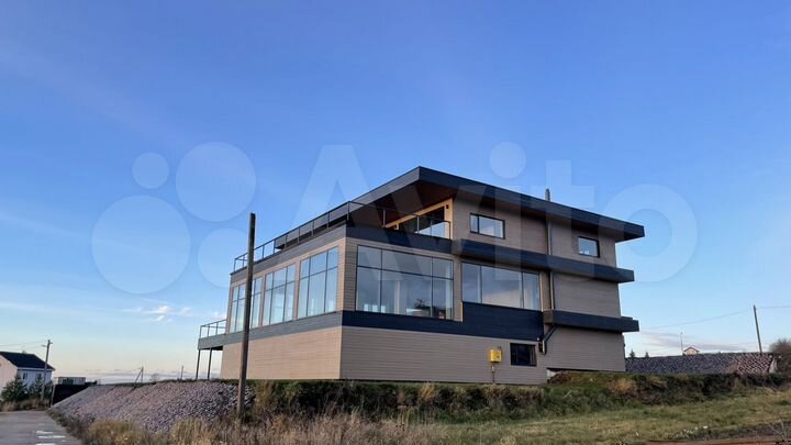 Дом 809 м² на участке 20 сот.