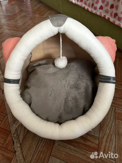 Лежанка и когтеточка для кота