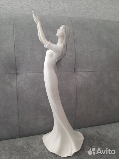 Статуэтка девушка