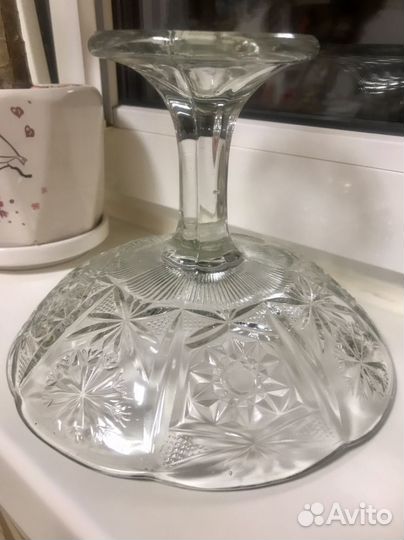 Ваза для фруктов на ножке