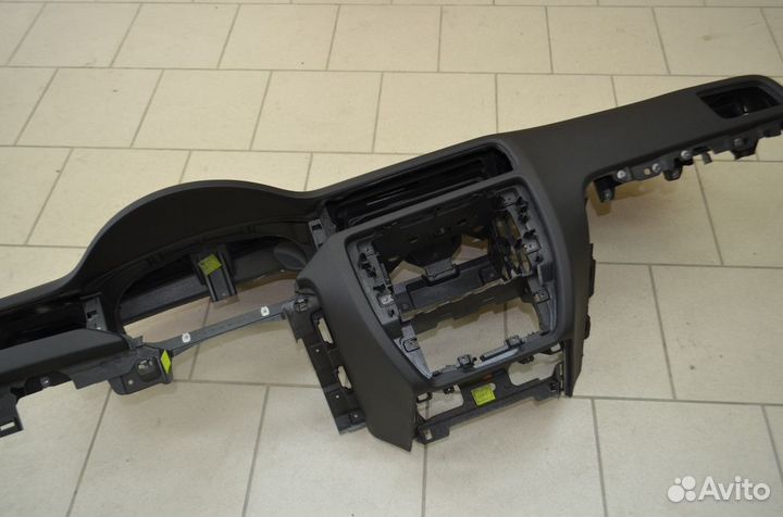 Торпедо панель приборов Volkswagen Jetta